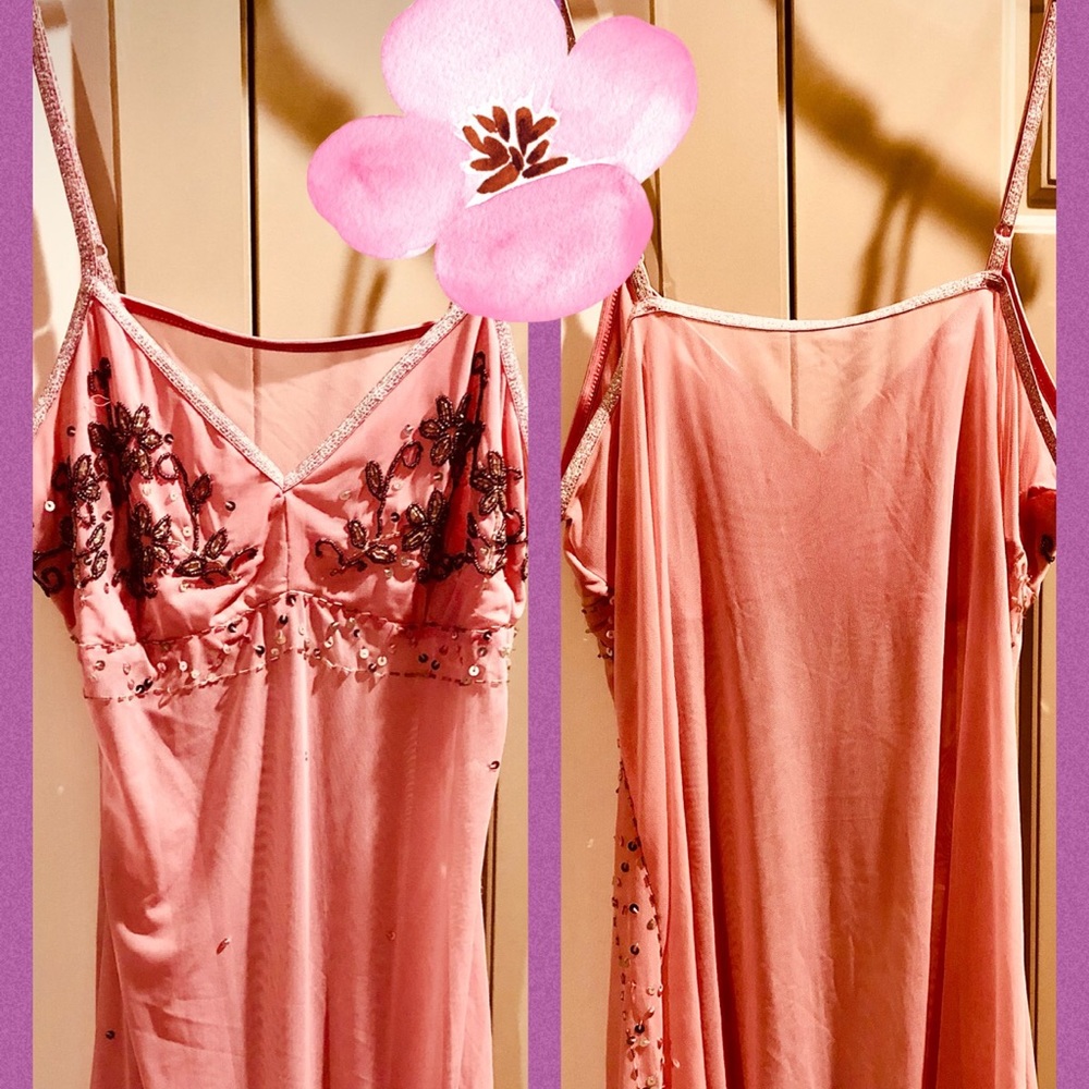 Gorgeous nightie worn about 3 or 4 times. Pretty!